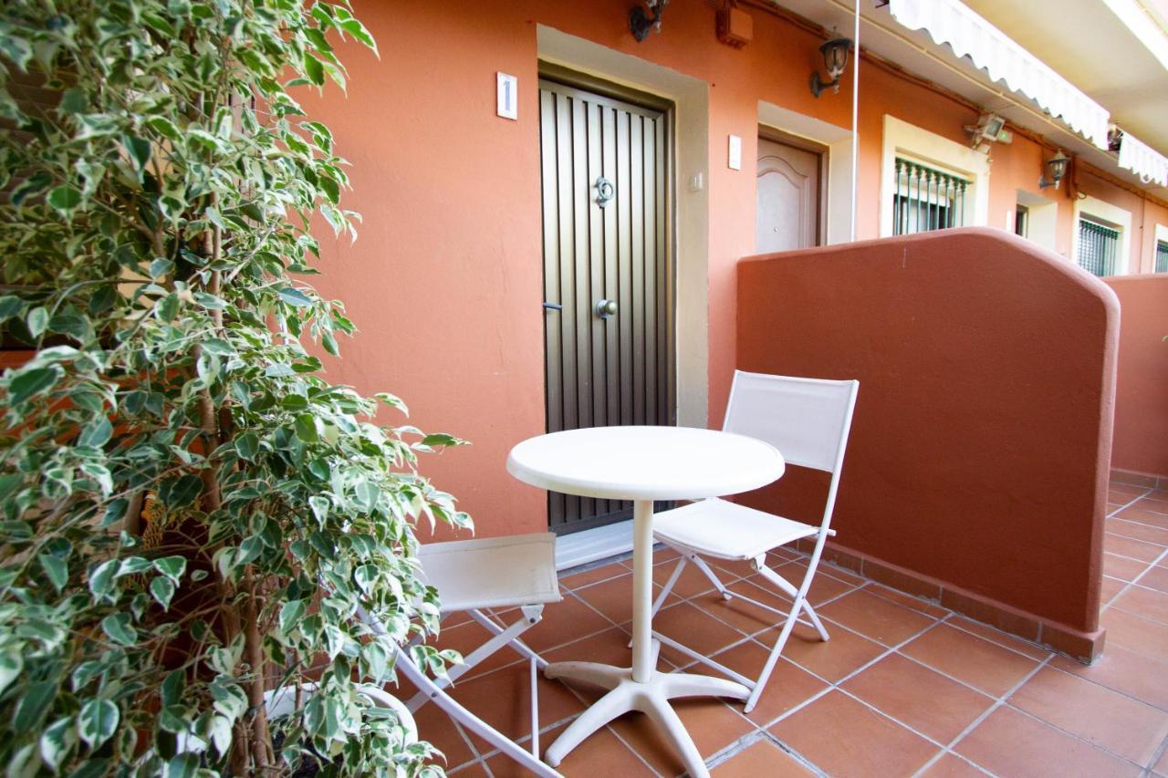 Apartamentos Turisticos Trajano Bolonia Zewnętrze zdjęcie