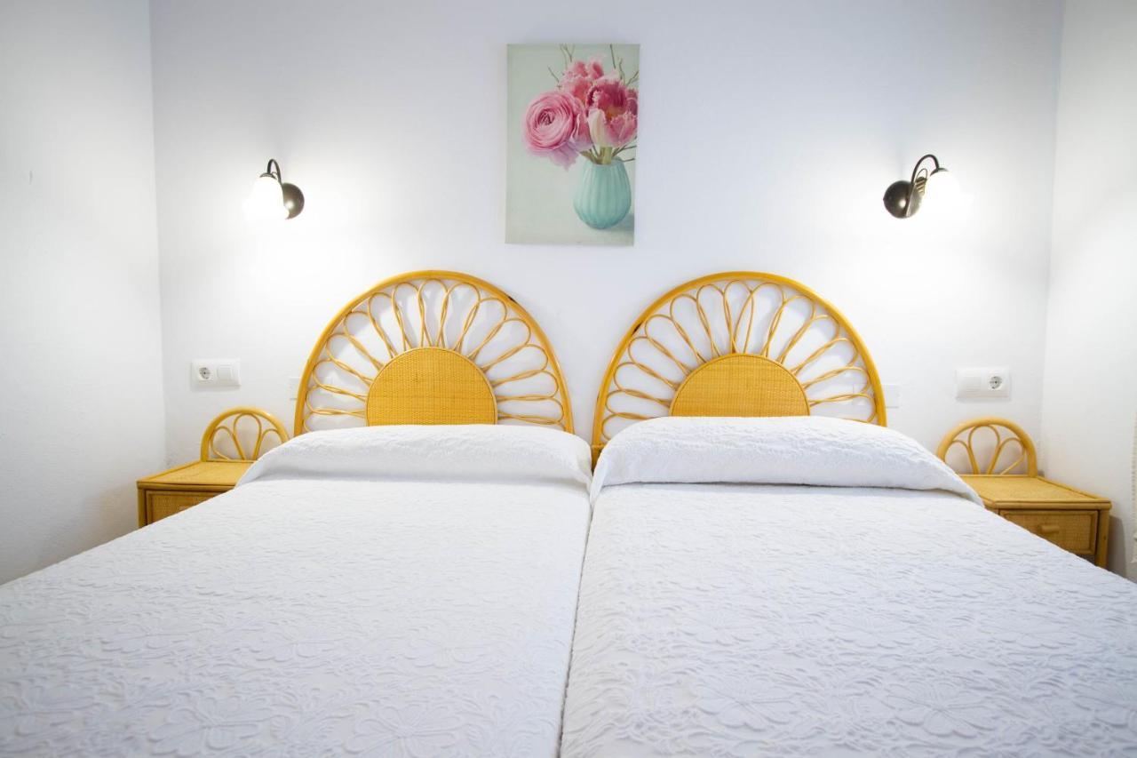 Apartamentos Turisticos Trajano Bolonia Zewnętrze zdjęcie