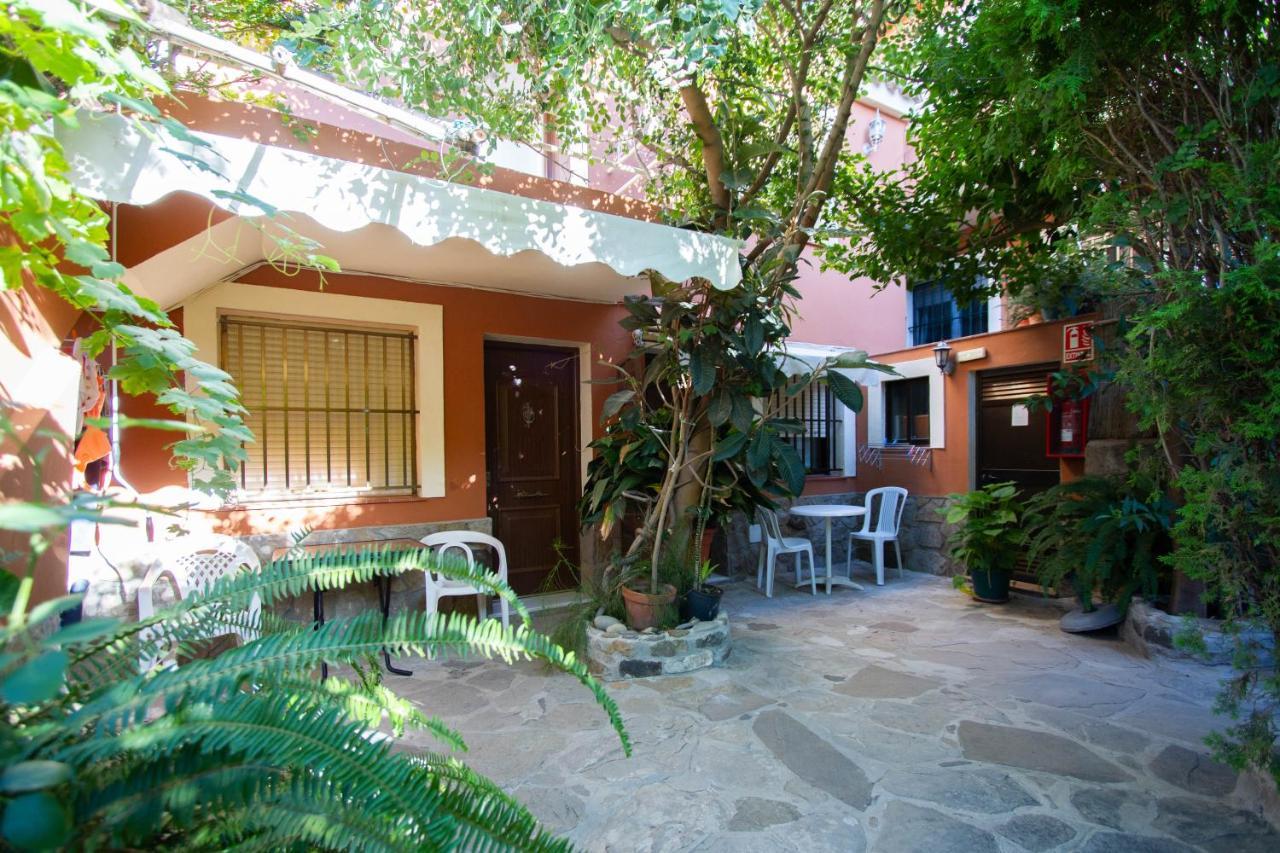 Apartamentos Turisticos Trajano Bolonia Zewnętrze zdjęcie