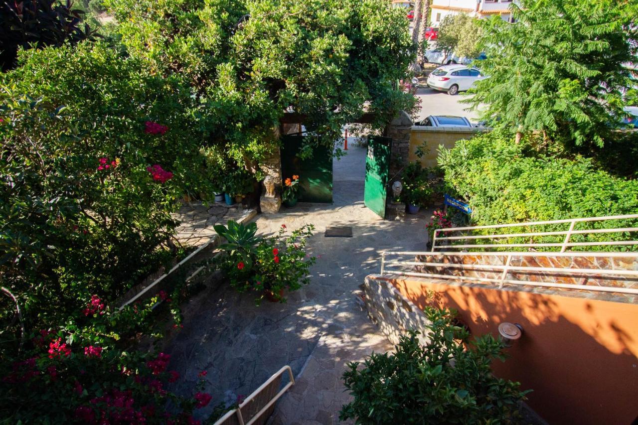 Apartamentos Turisticos Trajano Bolonia Zewnętrze zdjęcie
