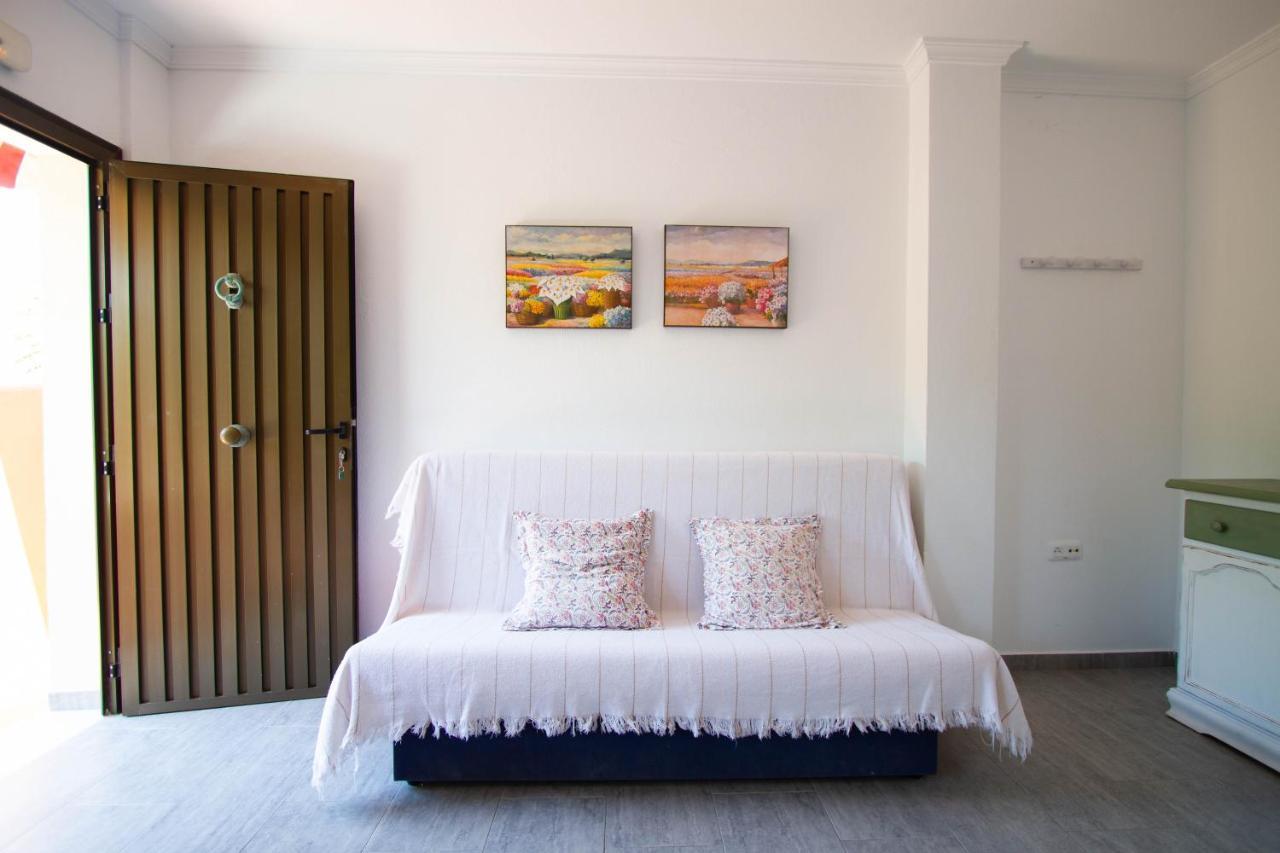 Apartamentos Turisticos Trajano Bolonia Zewnętrze zdjęcie