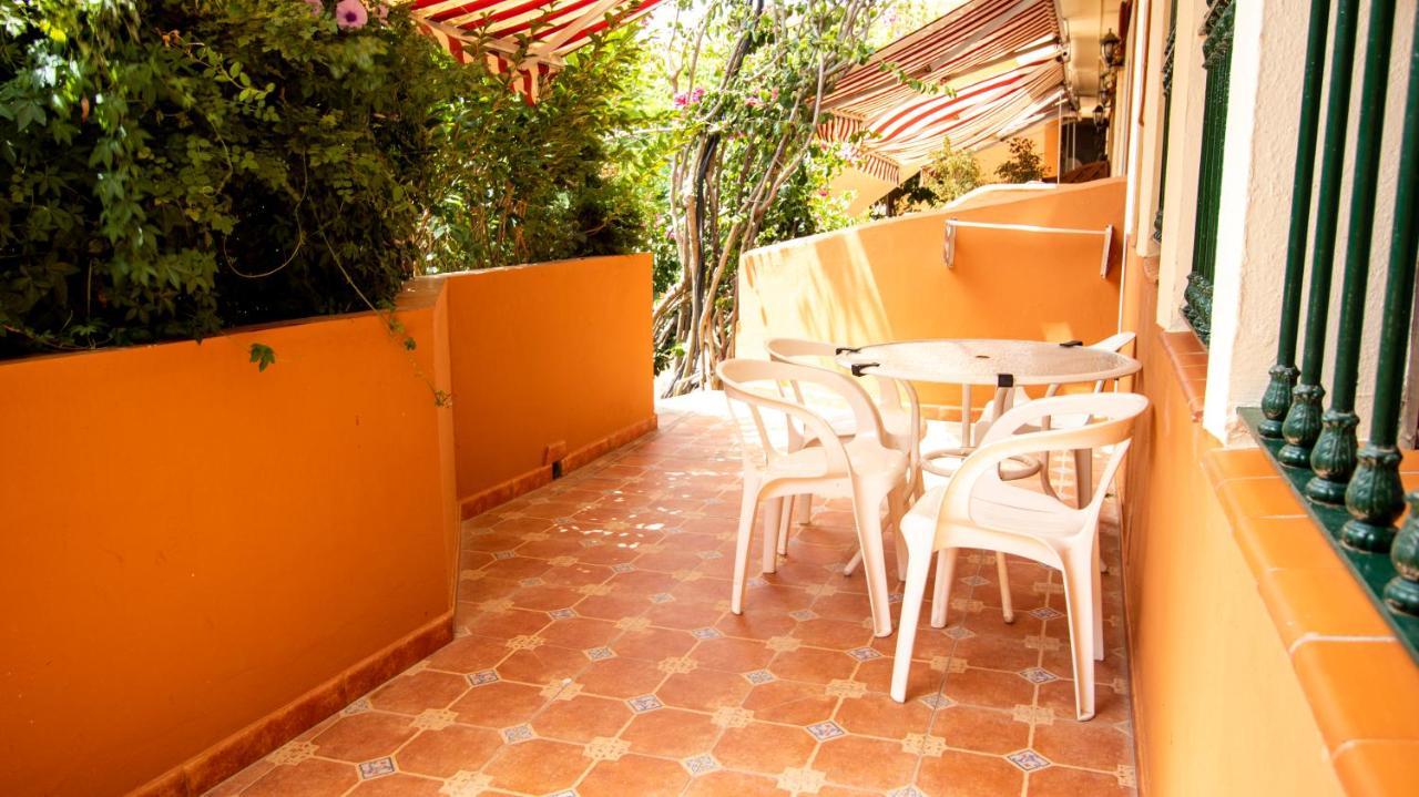 Apartamentos Turisticos Trajano Bolonia Zewnętrze zdjęcie
