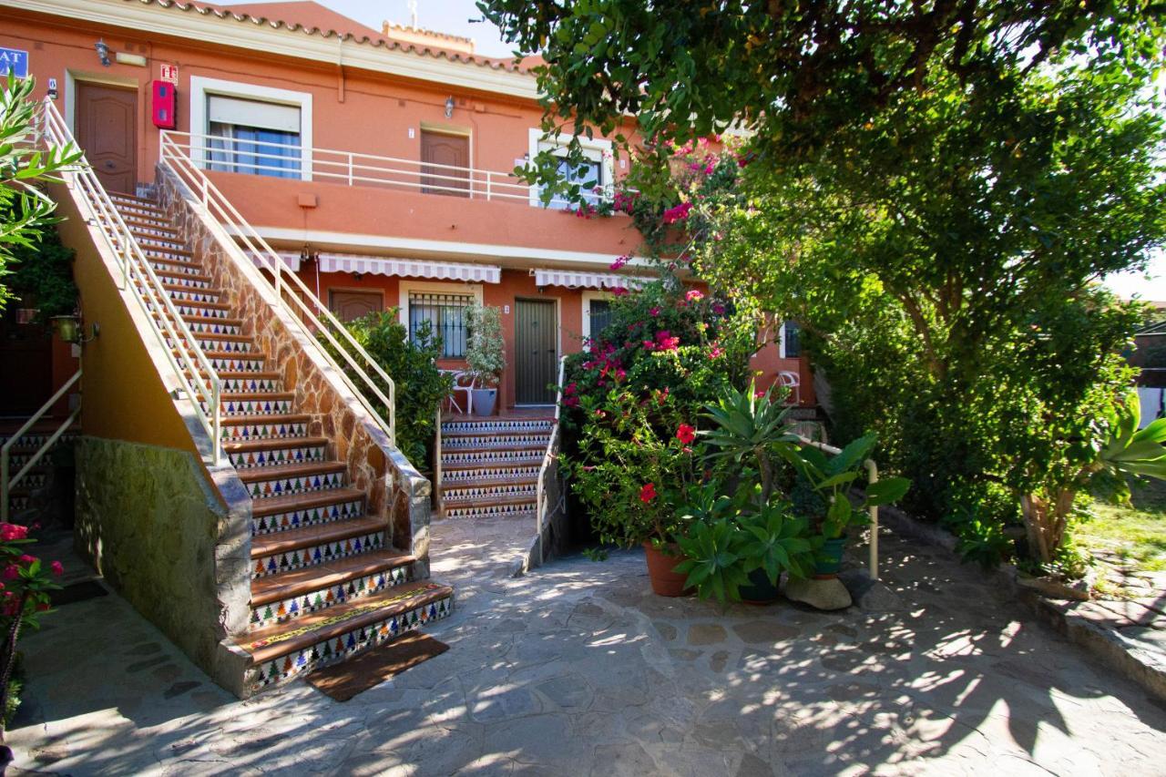 Apartamentos Turisticos Trajano Bolonia Zewnętrze zdjęcie