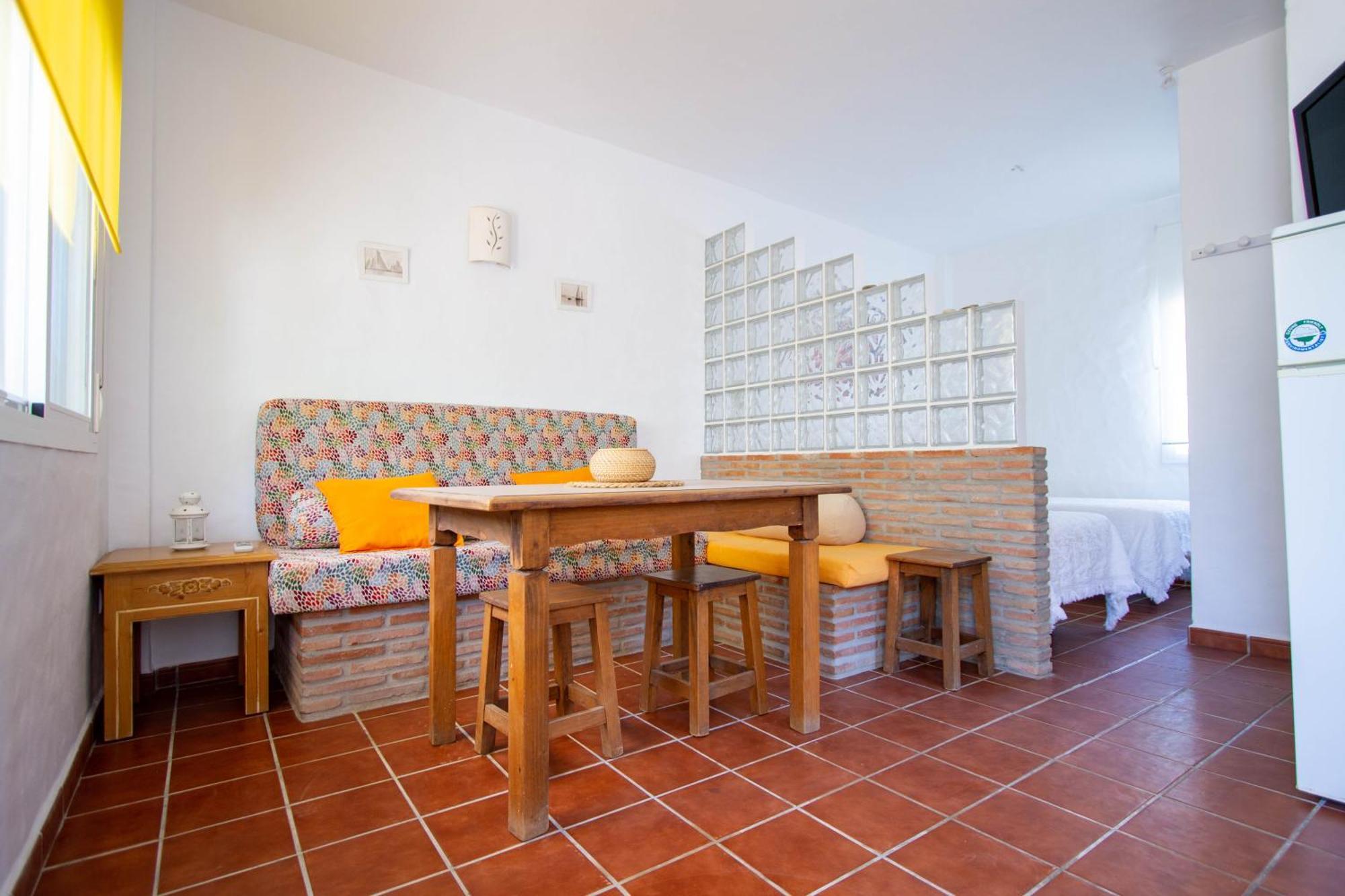 Apartamentos Turisticos Trajano Bolonia Zewnętrze zdjęcie