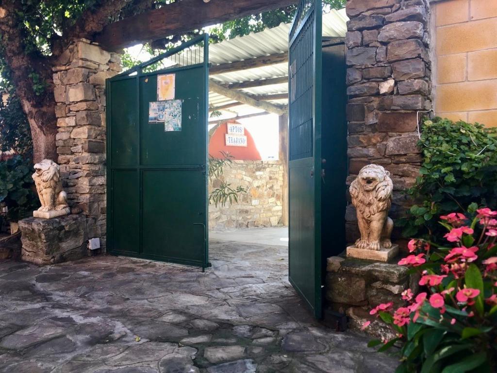 Apartamentos Turisticos Trajano Bolonia Zewnętrze zdjęcie